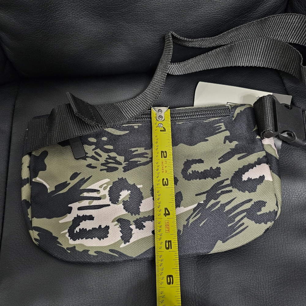 REEF Camouflage Fanny Pack Waist Belt Bag Unisex - Picture 4 of 6